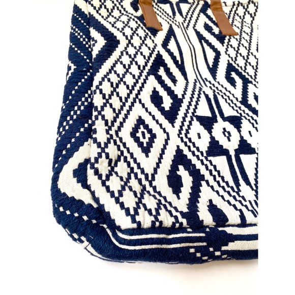 Aztec Large Woven Navy Blue & Cream tote bag - Picture 5 of 10